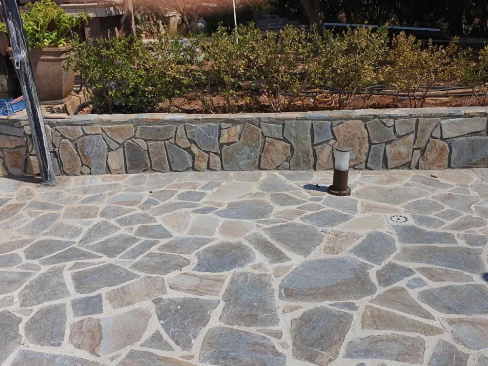 Karystou paved